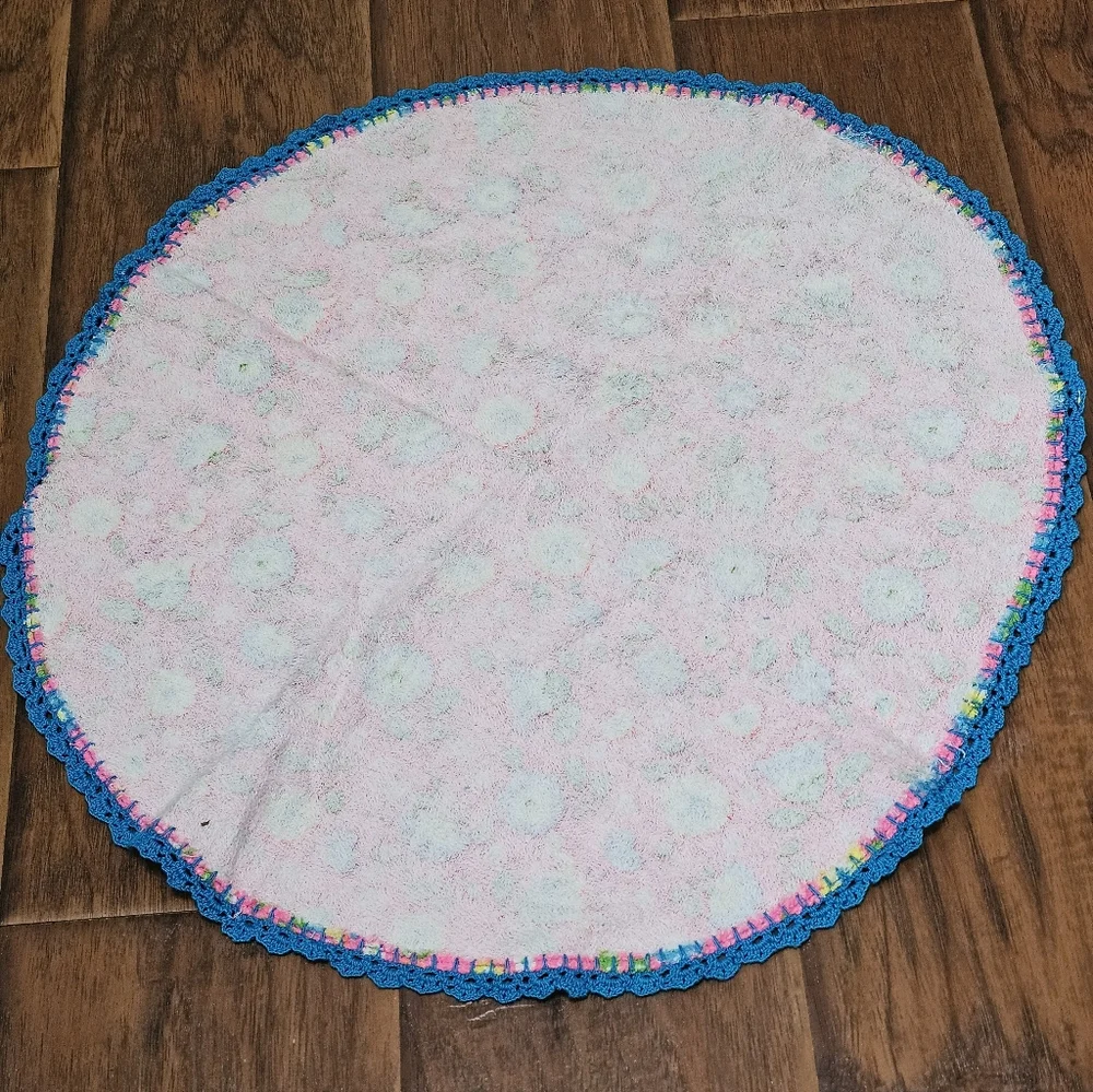 Vintage 70s Retro Floral Funky Round Hand Towel Crochet Edge Handmade